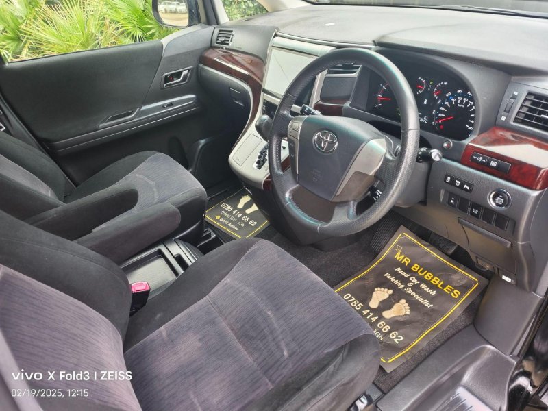 TOYOTA VELLFIRE