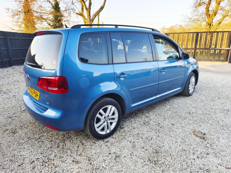 VOLKSWAGEN TOURAN