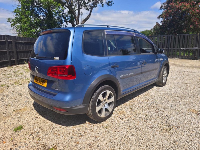VOLKSWAGEN TOURAN