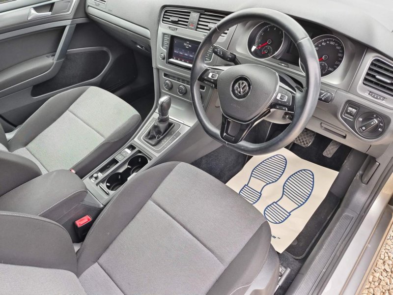 VOLKSWAGEN GOLF