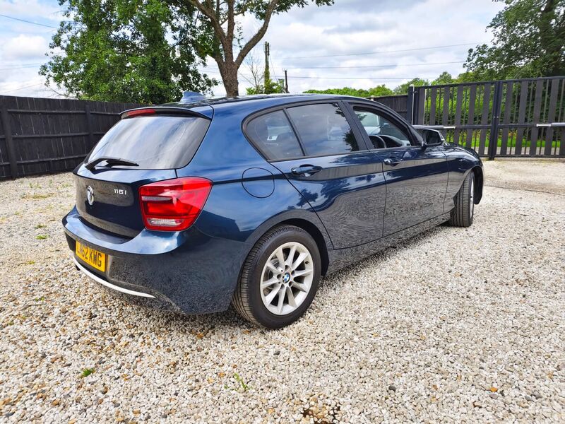 BMW 1 SERIES
