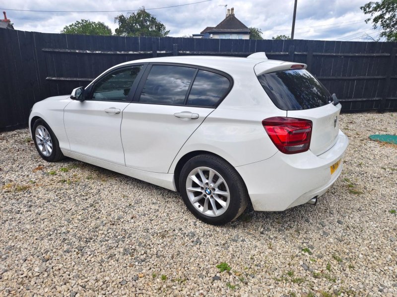 BMW 1 SERIES