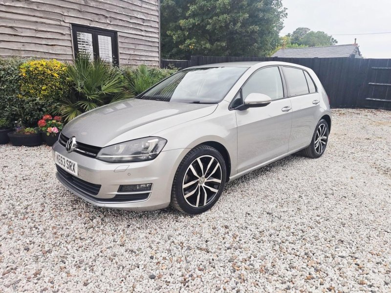 VOLKSWAGEN GOLF