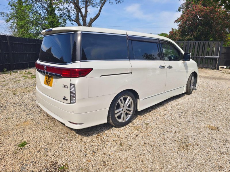 NISSAN ELGRAND