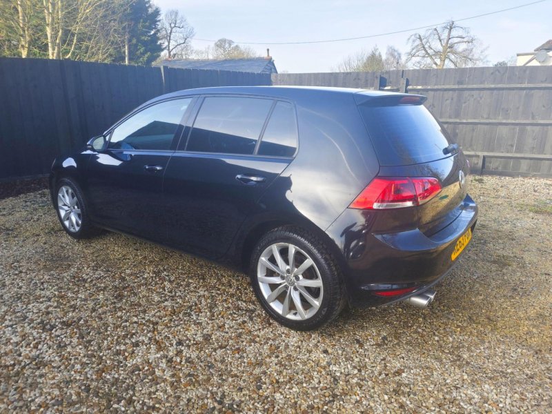 VOLKSWAGEN GOLF