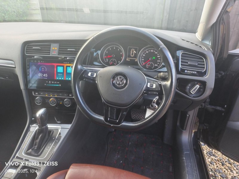 VOLKSWAGEN GOLF