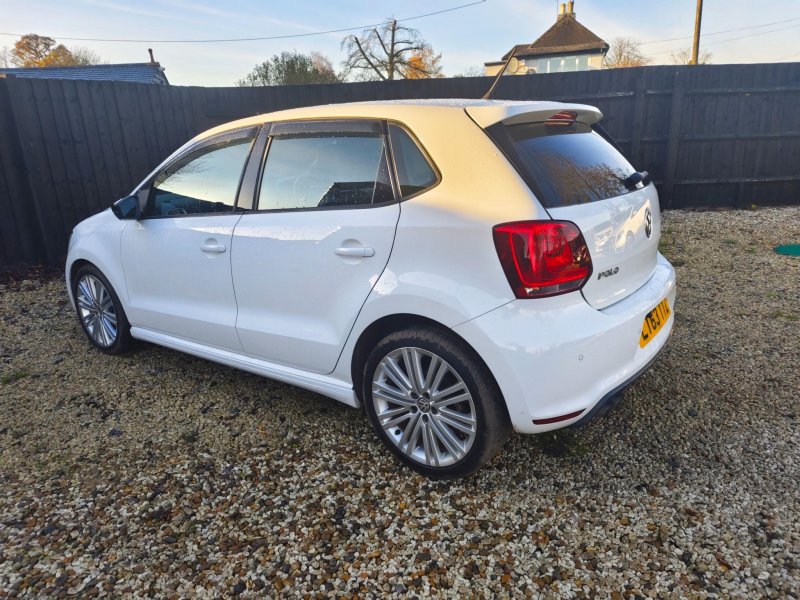 VOLKSWAGEN POLO