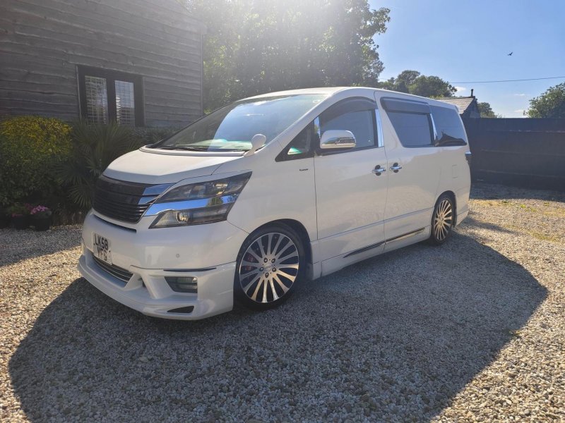 TOYOTA VELLFIRE