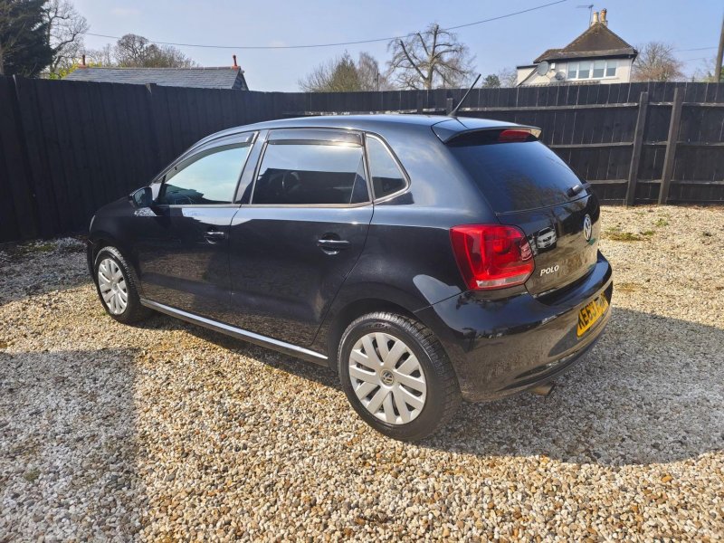 VOLKSWAGEN POLO