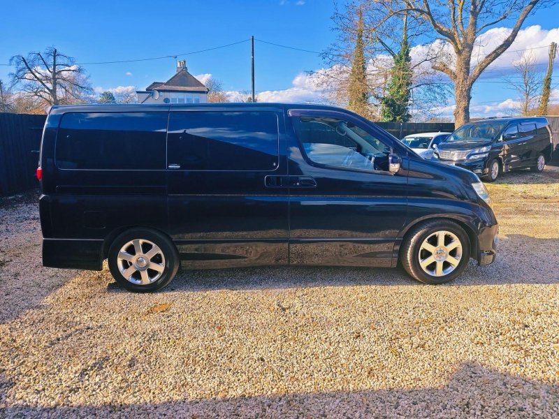 NISSAN ELGRAND