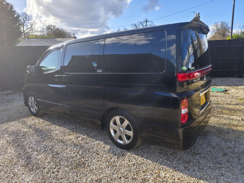 NISSAN ELGRAND