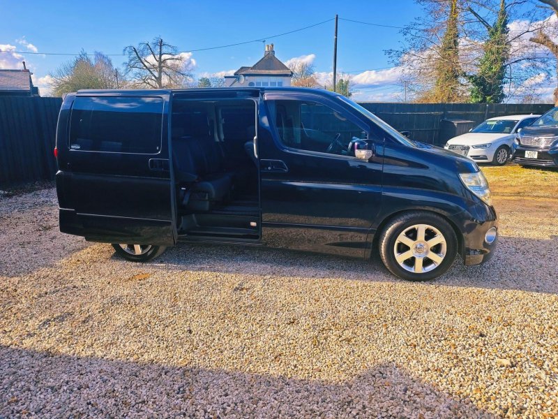 NISSAN ELGRAND