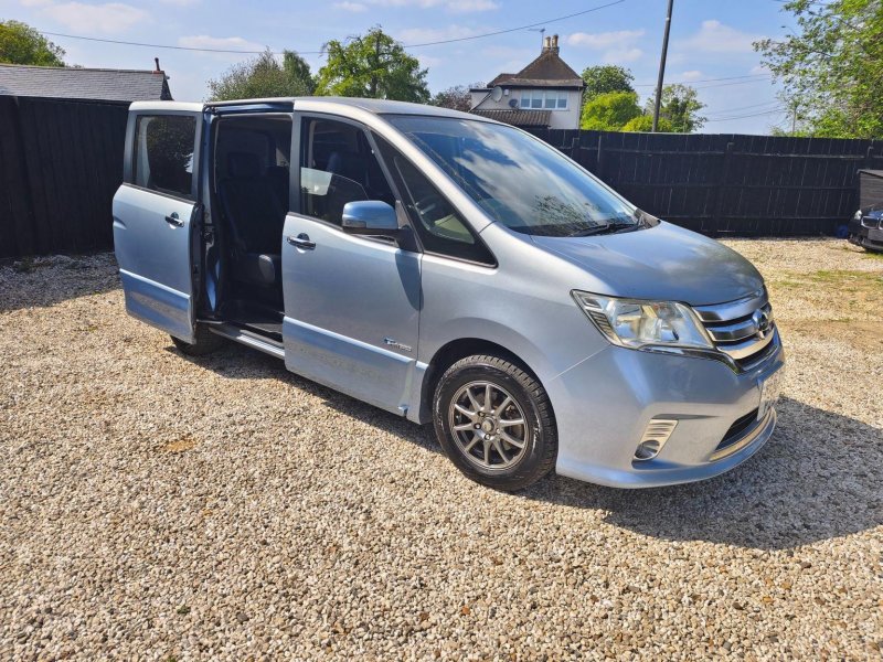 NISSAN SERENA