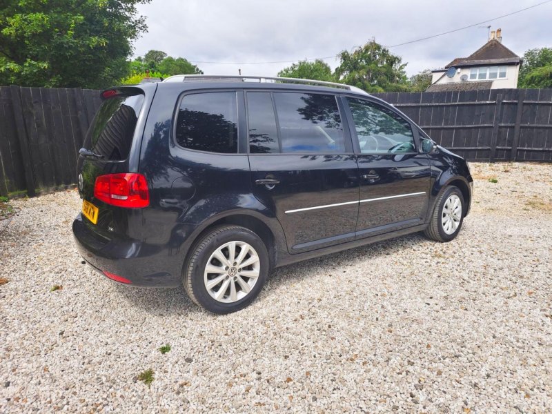 VOLKSWAGEN TOURAN