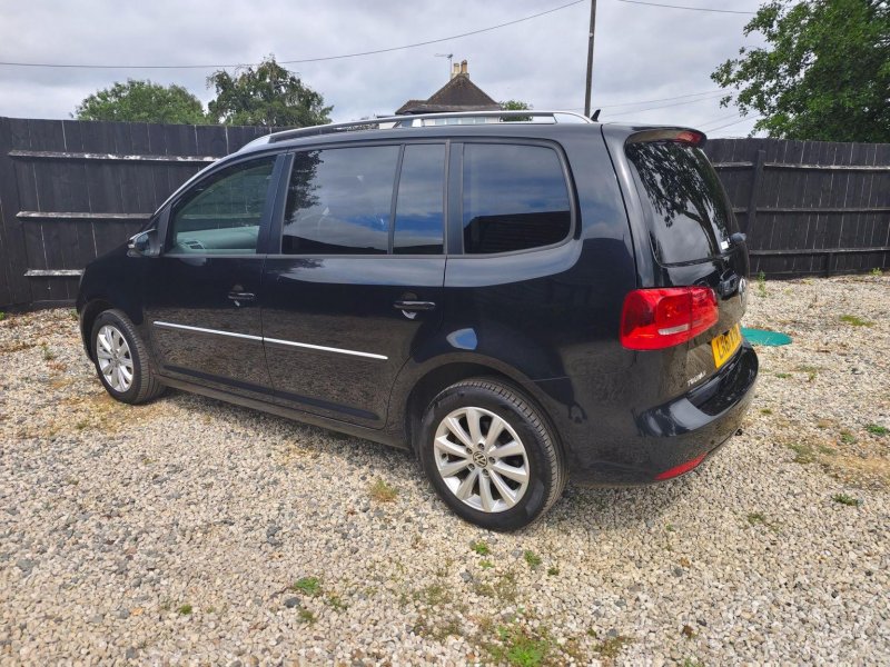 VOLKSWAGEN TOURAN