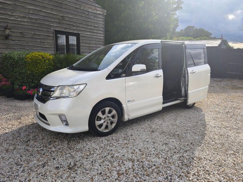 NISSAN SERENA